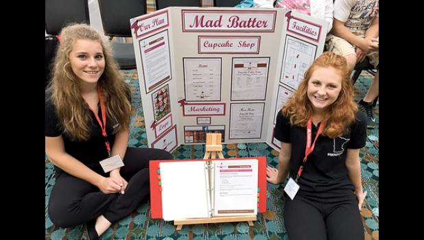 Special photo. Showing off their gold winning project was Tara Thooft and Natalie Bot.